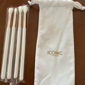 Iconic London - eyeshadow brushes with storage pouch. Brand new & sealed